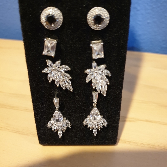 1- Nordstrom Beautiful earrings (1) - Picture 3 of 6